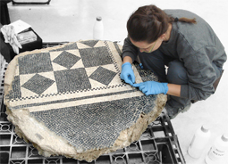 Restauració d'un paviment romà