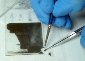 Restauració d'una placa estereoscòpica de vidre