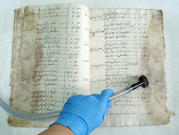 Aspiració dels microorganismes dels manuscrits