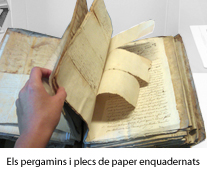 Els pergamins i els plecs de paper enquadernats