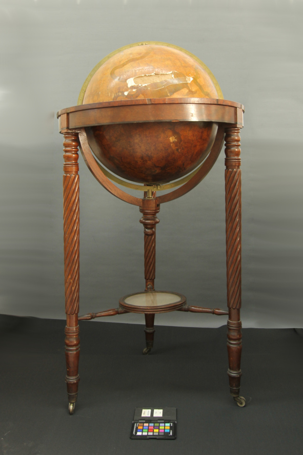 Esfera celeste de prop del 1800, conservada a la Facultat de Nàutica de la UPC